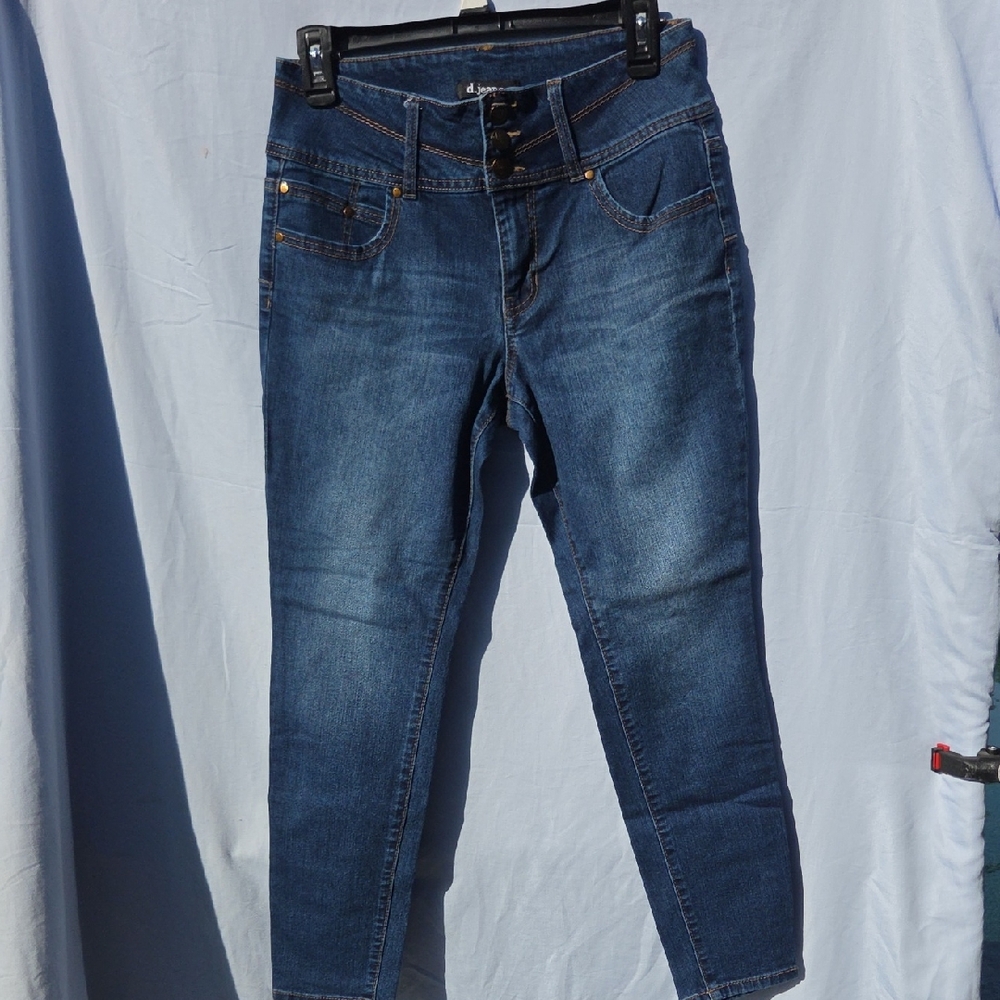 d. jeans Women's Blue Skinny Stretch Jeans.       Size 8P